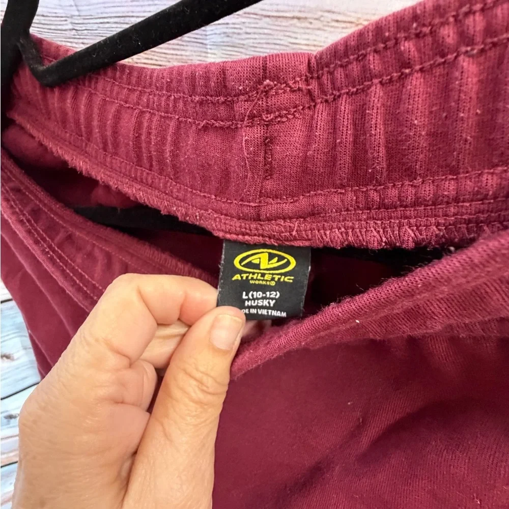 Boys  Burgundy‎ sweatpants.